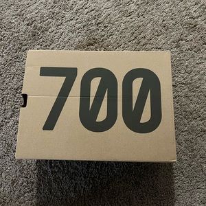 Adidas Yeezy Boost 700 - Men